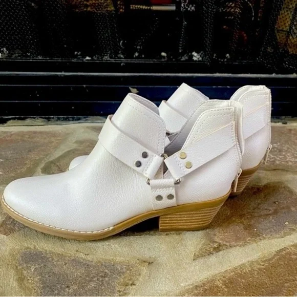 DOLCE VITA Dennys white western horsebit cowboy ankle booties block heel - Picture 2 of 6